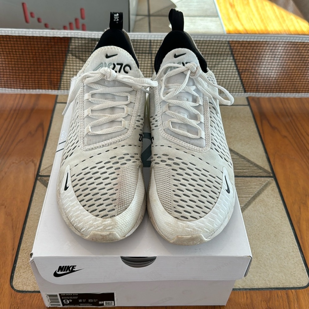 Men’s Nike Air Max 270 sneakers size 9.5